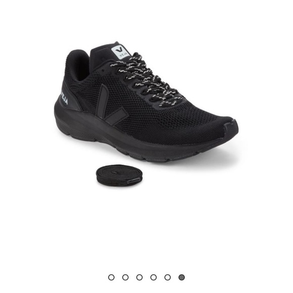 NWT Veja black sneakers EU size 40 (women’s 8 1/2-9/men’s 7).Brand new with box. - Picture 8 of 14